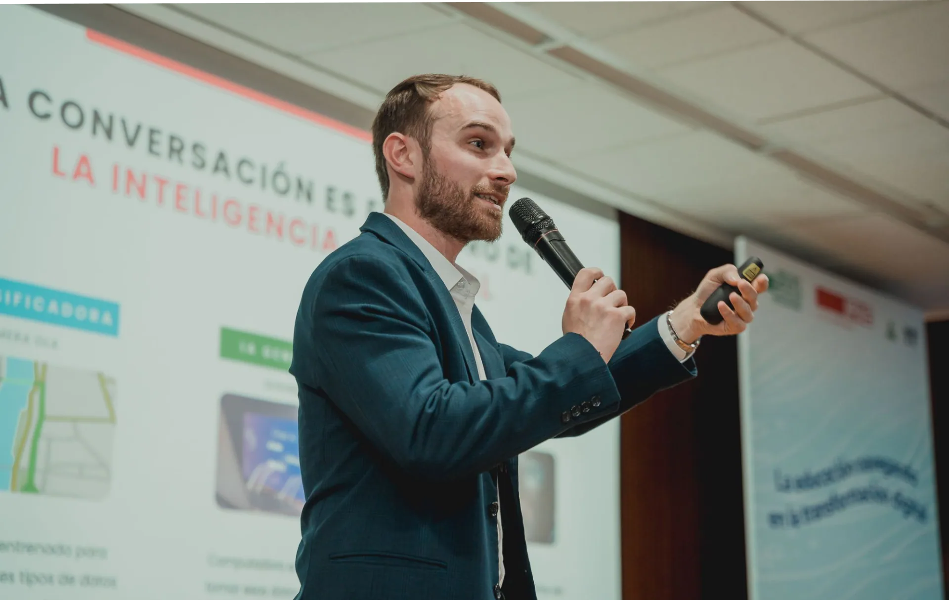 Participación de FutureLab en la Réplica del CADE Educación Cajamarca 2025